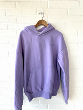 Load image into Gallery viewer, Comfrt Sweatshirt Size Small
