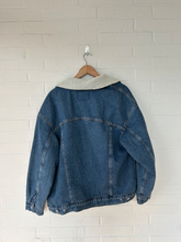 Load image into Gallery viewer, Levi Heavy Outerwear Size Large
