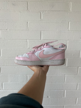 Load image into Gallery viewer, Nike Womens Athletic Shoes Womens 6.5
