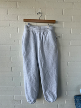 Load image into Gallery viewer, Pants Size Medium
