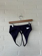 Load image into Gallery viewer, Gym Shark Sports Bra Size Small
