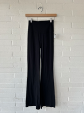 Load image into Gallery viewer, Lululemon Athletic Pants Size 3/4 (27)
