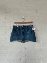 Load image into Gallery viewer, Abercrombie &amp; Fitch Short Skirt Size Extra Large
