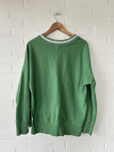 Load image into Gallery viewer, Champion Sweatshirt Size Medium
