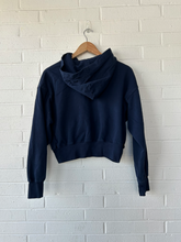 Load image into Gallery viewer, Aritzia Sweatshirt Size Small
