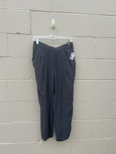 Load image into Gallery viewer, Free People Pants Size Extra Small
