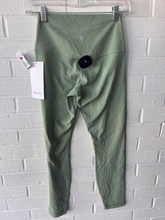 Load image into Gallery viewer, Lulu Lemon Athletic Pants Size Medium
