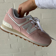 Load image into Gallery viewer, New Balance Womens Athletic Shoes Womens 8.5
