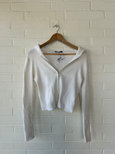 Load image into Gallery viewer, Brandy Melville Sweatshirt Size Small
