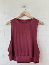 Load image into Gallery viewer, Lulu Lemon Athletic Top Size Medium
