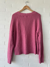Load image into Gallery viewer, Old Navy Sweater Size Medium
