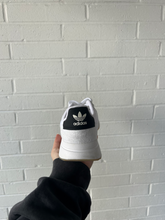 Load image into Gallery viewer, Adidas Womens Athletic Shoes Womens 7.5
