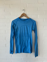 Load image into Gallery viewer, Lululemon Athletic Top Size Small
