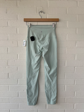 Load image into Gallery viewer, Lulu Lemon Athletic Pants Size Small
