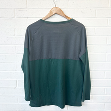 Load image into Gallery viewer, Nike Dri Fit Athletic Top Size Medium
