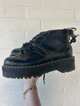 Load image into Gallery viewer, Dr Martens Boots Womens 8.5
