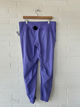 Load image into Gallery viewer, Lulu Lemon Athletic Pants Size 11/12 (31)
