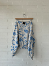 Load image into Gallery viewer, Abercrombie &amp; Fitch Sweatshirt Size Medium
