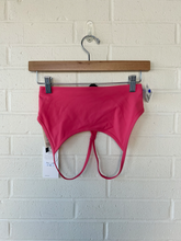 Load image into Gallery viewer, Vuori Sports Bra Size Extra Small
