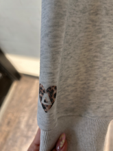 Load image into Gallery viewer, Sweatshirt Size Medium
