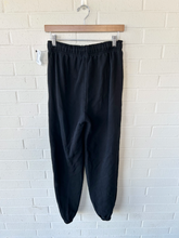 Load image into Gallery viewer, Alo Pants Size Small
