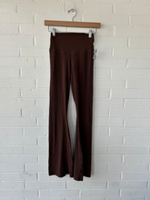 Load image into Gallery viewer, Offline Athletic Pants Size Small
