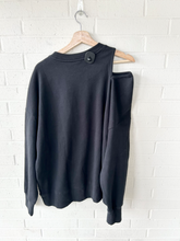 Load image into Gallery viewer, Fabletics Sweatshirt Size XXL
