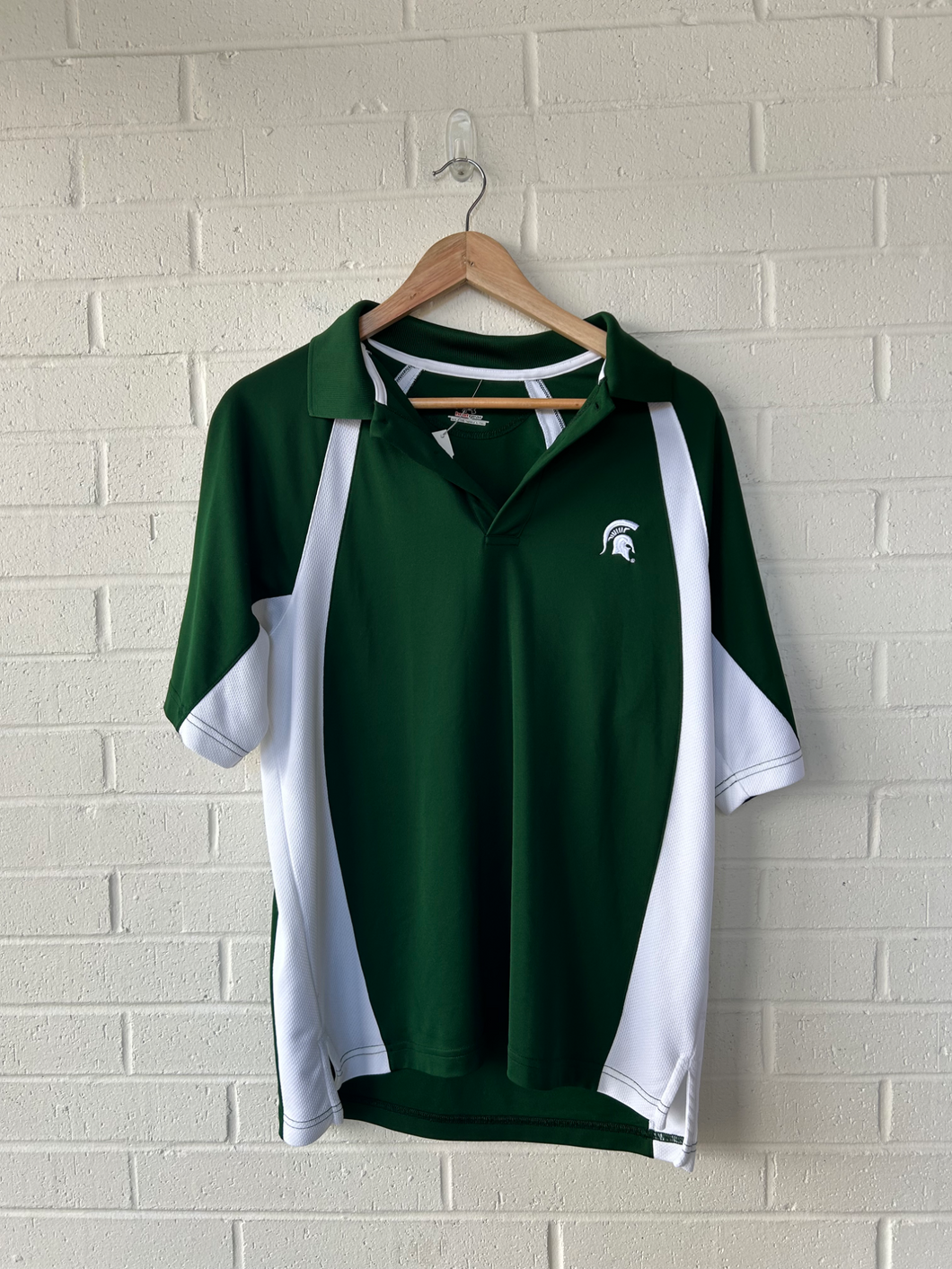 Under Armour Athletic Top Size Small