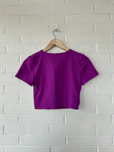 Load image into Gallery viewer, Babaton Short Sleeve Top Size Medium
