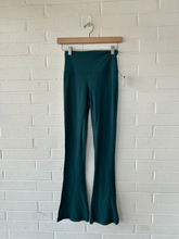 Load image into Gallery viewer, Lululemon Athletic Pants Size 3/4 (27)
