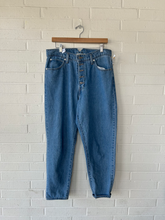 Load image into Gallery viewer, Levi Denim Size 11/12 (31)
