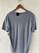Load image into Gallery viewer, Lulu Lemon Athletic Top Size Small
