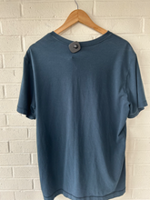 Load image into Gallery viewer, Lulu Lemon Athletic Top Size Medium
