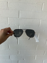 Load image into Gallery viewer, Sunglasses
