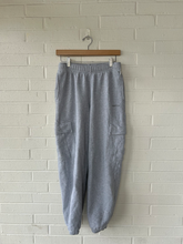 Load image into Gallery viewer, Aritzia Pants Size Extra Small
