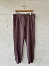 Load image into Gallery viewer, Tna Pants Size Extra Large
