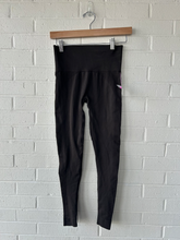 Load image into Gallery viewer, Set Active Athletic Pants Size Small
