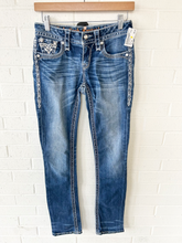 Load image into Gallery viewer, Rock Revival Denim Size 1 (25)
