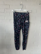 Load image into Gallery viewer, Lulu Lemon Athletic Pants Size 3/4 (27)
