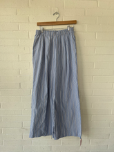 Load image into Gallery viewer, Pretty Little Thing Pants Size Medium

