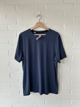 Load image into Gallery viewer, Vrst Athletic Top Size Large
