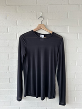 Load image into Gallery viewer, Lulu Lemon Athletic Top Size Medium
