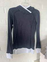 Load image into Gallery viewer, Lulu Lemon Athletic Top Size Medium
