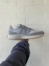 Load image into Gallery viewer, Adidas Womens Athletic Shoes Womens 8.5
