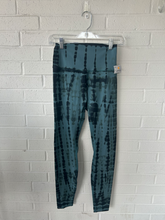 Load image into Gallery viewer, Lulu Lemon Athletic Pants Size 3/4 (27)
