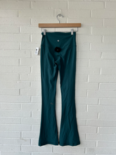 Load image into Gallery viewer, Lululemon Athletic Pants Size 3/4 (27)
