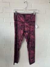 Load image into Gallery viewer, Lulu Lemon Athletic Pants Size 2 (26)

