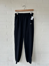 Load image into Gallery viewer, Alo Pants Size Small
