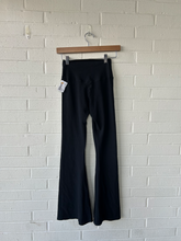 Load image into Gallery viewer, Offline Athletic Pants Size Medium
