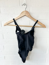 Load image into Gallery viewer, Skims Tank Top Size Medium
